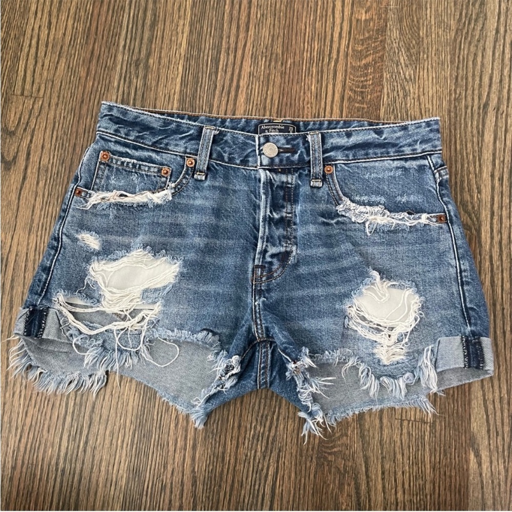 Abercrombie & Fitch Ames low rise boyfriend distressed shorts size 23/0